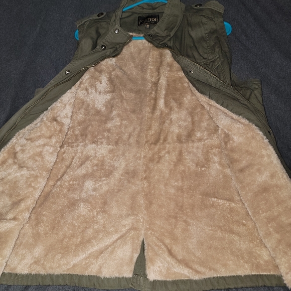 C'Esttoi Faux Fur Lined Utility Vest - 2XL - Green - Picture 8 of 10